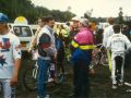 1988 race_in_Oss_GD_Janis_and_BMX_chairman_KNWU_Frans_Dumaine_talking_scannen0091